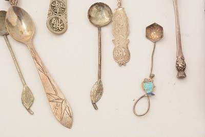 Lot 116 - A quantity of Chinese and other Far Eastern silver spoons