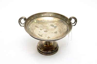 Lot 147 - A silver two handled tazza by Walker & Hall