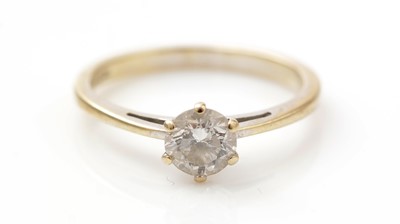 Lot 526 - A solitaire diamond ring