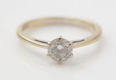 Lot 160 - A solitaire diamond ring