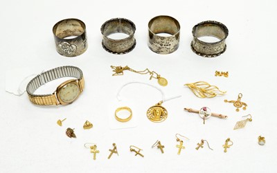 Lot 122 - Gold jewellery and silver napkin rings