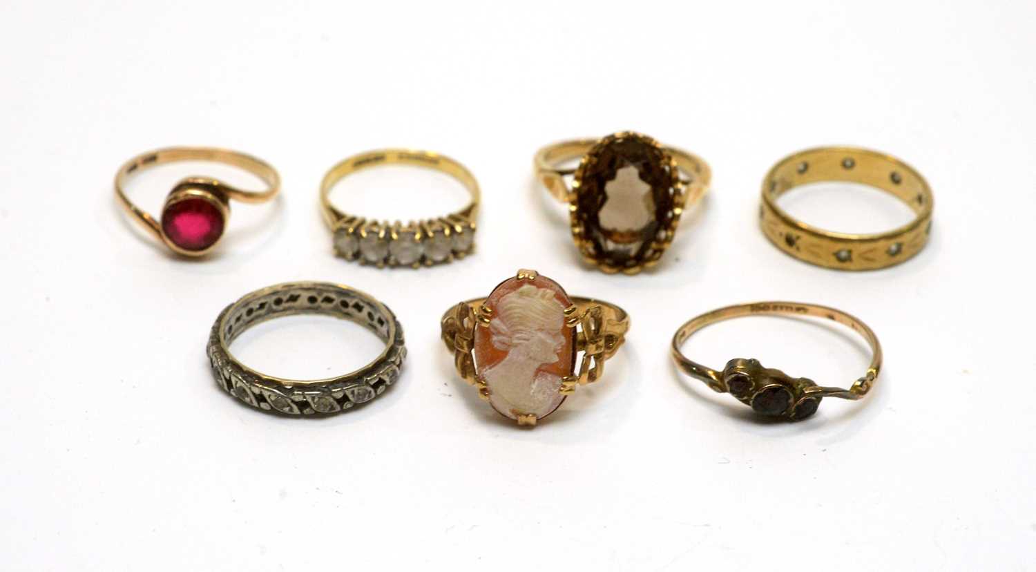 Lot 170 - A selection of stone set rings