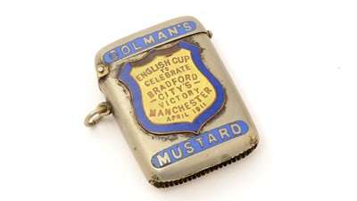 Lot 392 - An early 20th Century metal and enamel vesta case