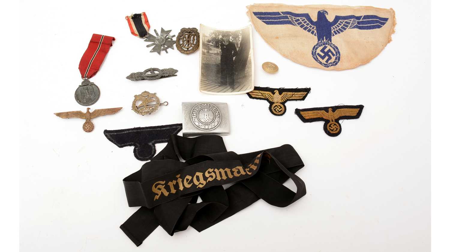 Lot 225 - A selection of German Second World War items