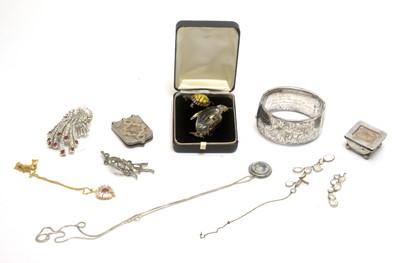 Lot 225 - A selection of costume jewellery and silver items