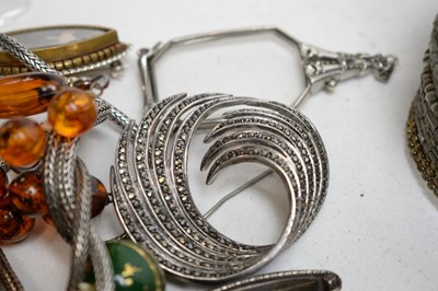 Lot 146 - A large collection of costume jewellery