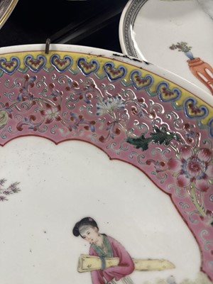 Lot 269 - A selection of Chinese and Japanese ceramic circular plates