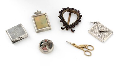 Lot 320 - Miscellaneous small  items