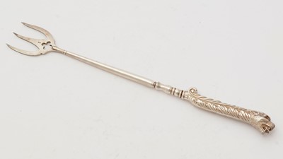 Lot 344 - The silver handle of a button hook or shoehorn