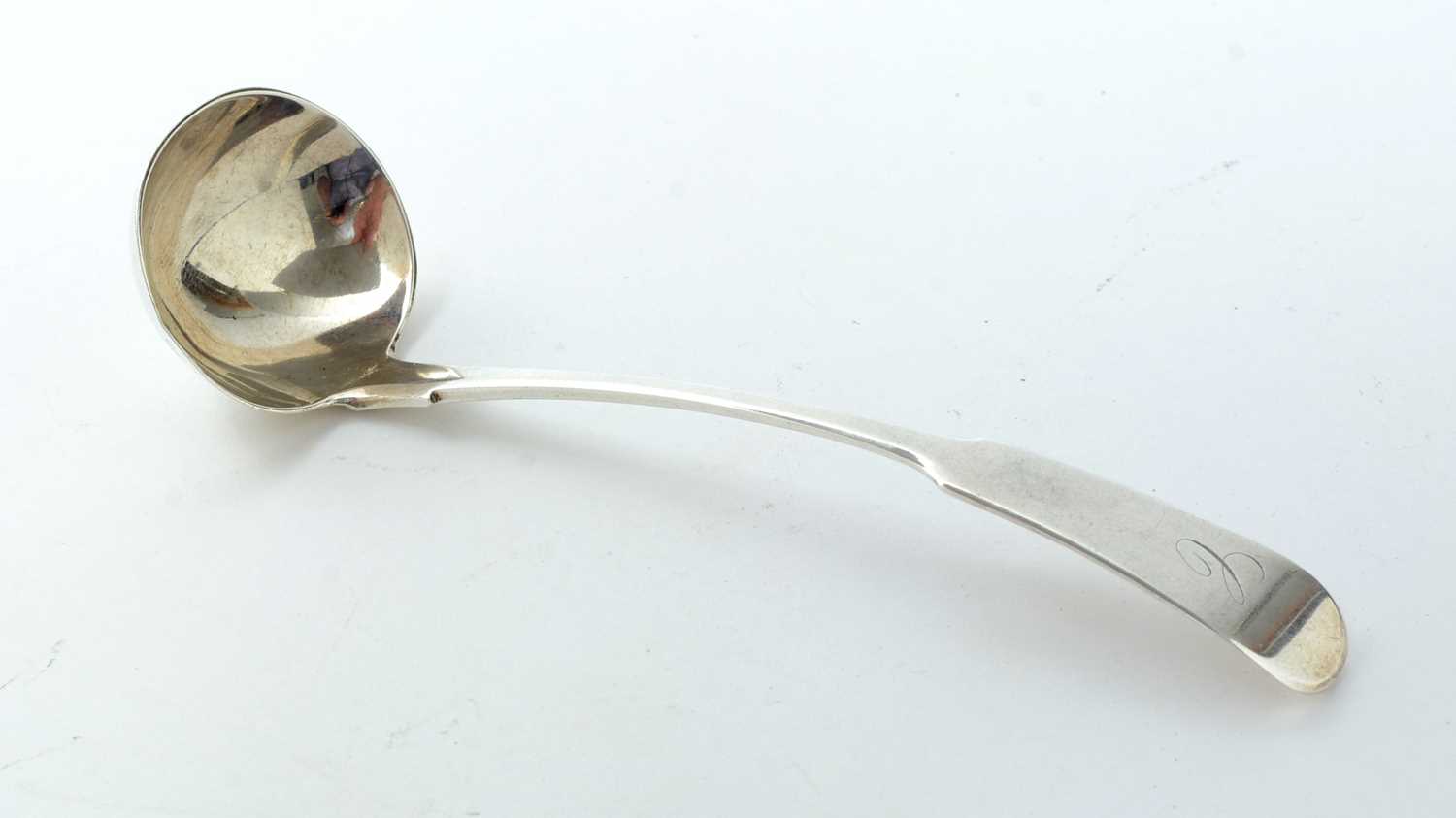 Lot 121 - A George IV/William IV Scottish provincial silver toddy ladle