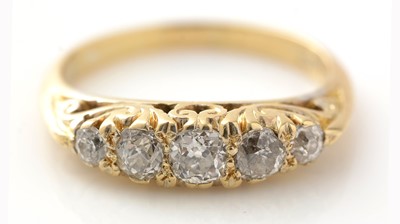 Lot 537 - A Victorian five stone diamond ring
