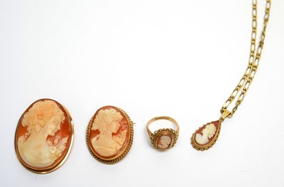 Lot 103 - Carved shell cameo jewellery