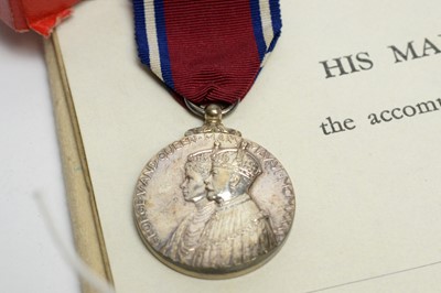Lot 185 - A silver Jubliee medal, a pocket watch, and other items