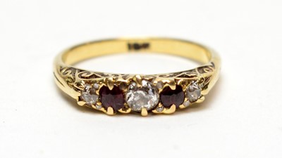 Lot 191 - A ruby and diamond ring