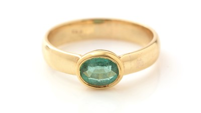 Lot 550 - An emerald ring