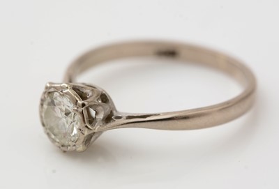 Lot 551 - A single stone solitaire diamond ring