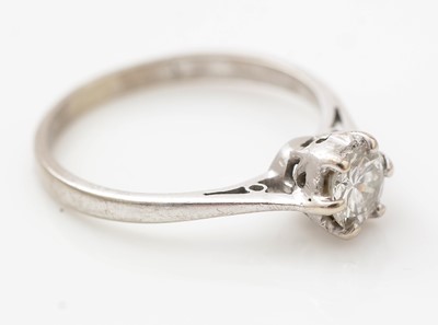 Lot 170 - A single stone solitaire diamond ring