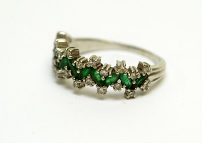 Lot 112 - An emerald and diamond ring