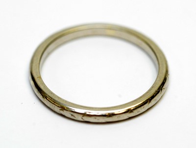 Lot 113 - A Platinum ring