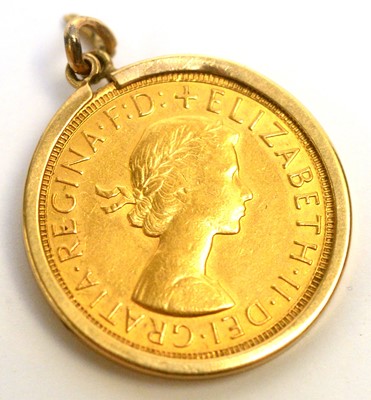Lot 114 - An Elizabeth II gold sovereign pendant