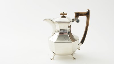 Lot 835 - A silver hot water jug, by Edward Viners