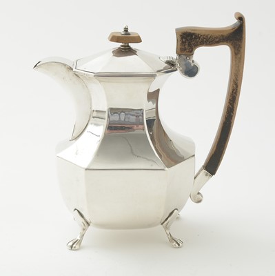 Lot 835 - A silver hot water jug, by Edward Viners