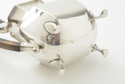 Lot 835 - A silver hot water jug, by Edward Viners