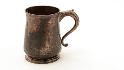 Lot 63 - An early 18th Century Chanel Islands silver mug