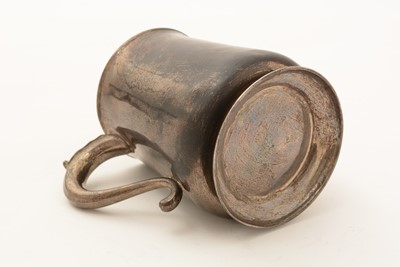 Lot 63 - An early 18th Century Chanel Islands silver mug