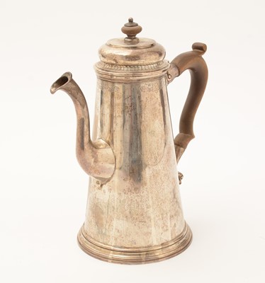 Lot 71 - A George V silver coffee pot