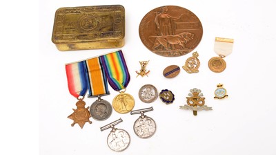 Lot 208 - A selection of WWI medals and ephemera.