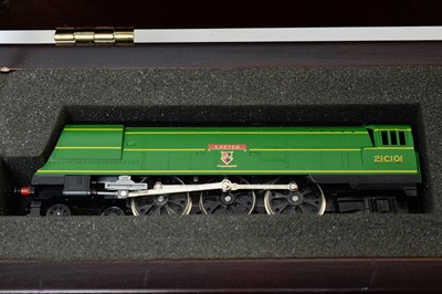Lot 279 - Hornby 00-gauge model railway Great British Trains R2033 The Royal Scot train and another