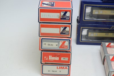 Lot 274 - A collection of Lima 00-gauge model railway rolling stock and coaches