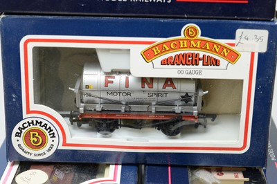 Lot 289 - Bachman 00-gauge rolling stock and coaches