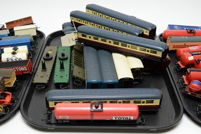 Lot 276 - A selection of 00-gauge model railway, rolling stock, coaches and other items