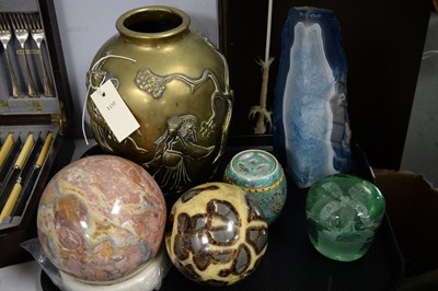 Lot 505 - A selection of collectibles