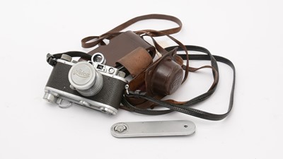 Lot 159 - A Leica IIIb rangefinder camera