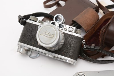 Lot 159 - A Leica IIIb rangefinder camera