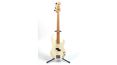 Lot 102 - Fender Mexico Precision Bass