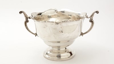 Lot 100 - George V Irish silver two-handled cup
