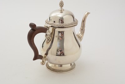 Lot 3 - An Elizabeth II silver teapot
