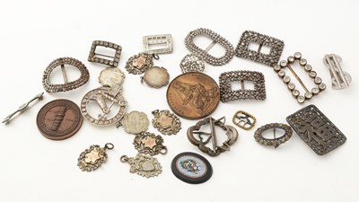 Lot 280 - A mixed lot of silver and plated items
