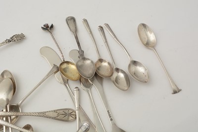 Lot 43 - An Edwardian silver trowel; small silver spoons; and a set of six American butter spreaders