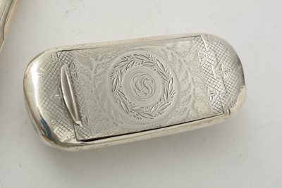 Lot 135 - A 19th Century silver snuff box and two other items