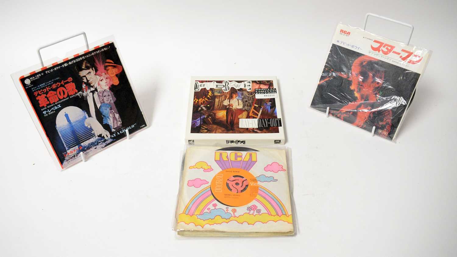 Lot 306 - 8 David Bowie 7" singles, EPs, foreign imports, and box set