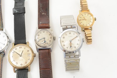 Lot 124 - A selection of manual wind wristwatches