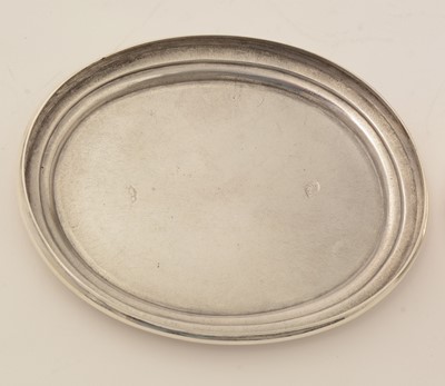 Lot 338 - A Queen Anne silver tobacco box, oval with plain moulded border