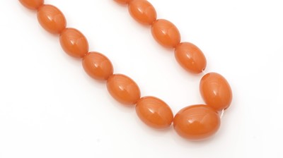 Lot 501 - An amber bead necklace