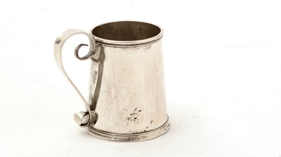 Lot 367 - A George I silver miniature or toy mug