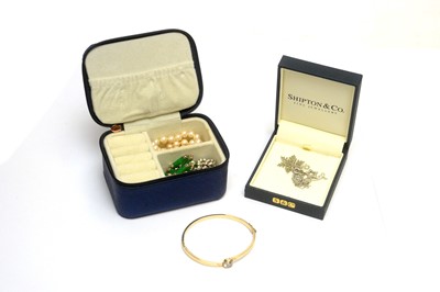 Lot 117 - A selection of gold and other jewellery